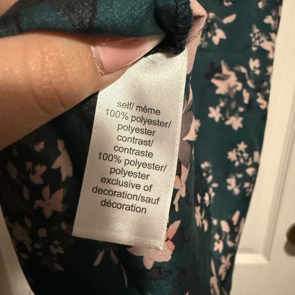 ❤️Maurices Teal and Black Floral Sleeveless Blouse - Picture 3 of 4